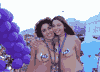 Dani e Laura. Dani é militante lésbica e foi a modelo e musa da parada de Sampa e do Rio. Este com a sua namorada Luana no carro dos casais de topless.