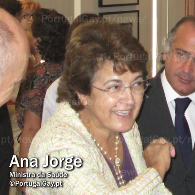 PORTUGAL: Ana Jorge encara com um sorriso o protesto sobre o sangue