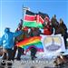 QUÉNIA: Comunidade LGBT+ leva bandeira arco-íris ao pico do Monte Quénia